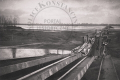 Zniszczony most  po walkach września 1939-r., z książki "Na Łurzycu", zb. M. Żebrowskiego