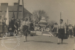 Pochód w Jeziornie (zbiory Piotra Szewczyka) Lata 50-60 XX w