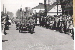 Pochód w Jeziornie (zbiory Andrzeja Makulskiego) Lata 50-60 XX w.