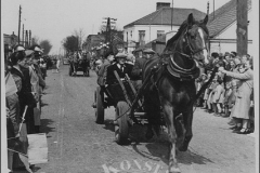 Pochód w Jeziornie (zbiory OSP Jeziorna) Lata 50-60 XX w.