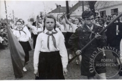 Pochód w Jeziornie (zbiory Zdzisławy Kłoszewskiej) Lata 50-60 XX w.