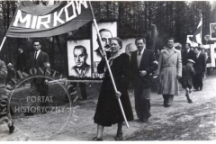 Pochód w  Konstancinie (zbiory Zdzisławy Kłoszewskiej) Lata 50-60 XX w.