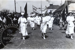 Pochód w Jeziornie (zbiory Zdzisławy Kłoszewskiej) Lata 50-60 XX w.