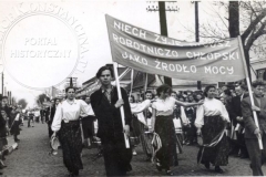 Pochód w Jeziornie (zbiory Zdzisławy Kłoszewskiej) Lata 50-60 XX w.