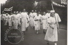 Pochód w Konstancinie (zbiory Adama Zyszczyka) lata 50-te XX w.