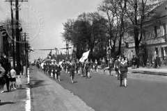 Pochód w Jeziornie (zbiory Tomasza Skrojnego) Lata 60-70 XX w.