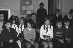 Literaci podczas świąt odwiedzają Dom Dziecka przy ul. Gąsiorowskiego (1967-1970, fot. Grażyna Rutkowska, zbiory NAC