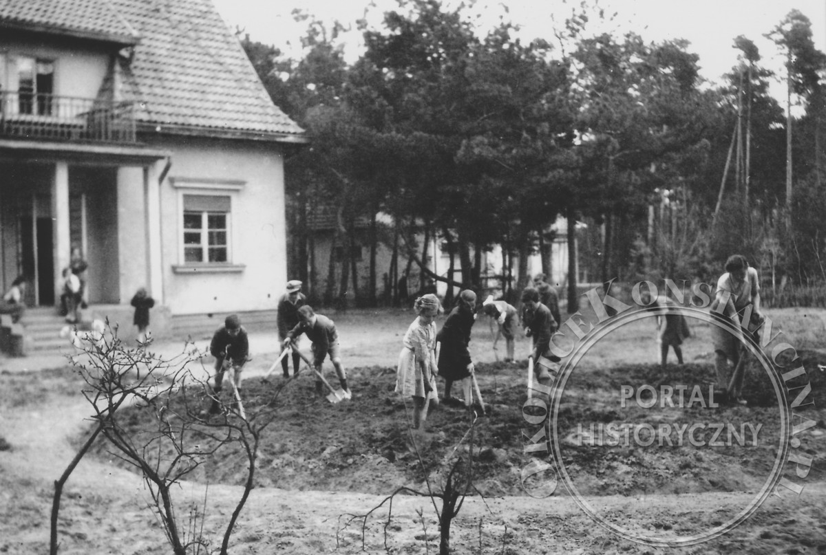 Harcerski Dom Dziecka Anusia (lata 40-te XX w., zbiory Andrzeja Sowińskiego)