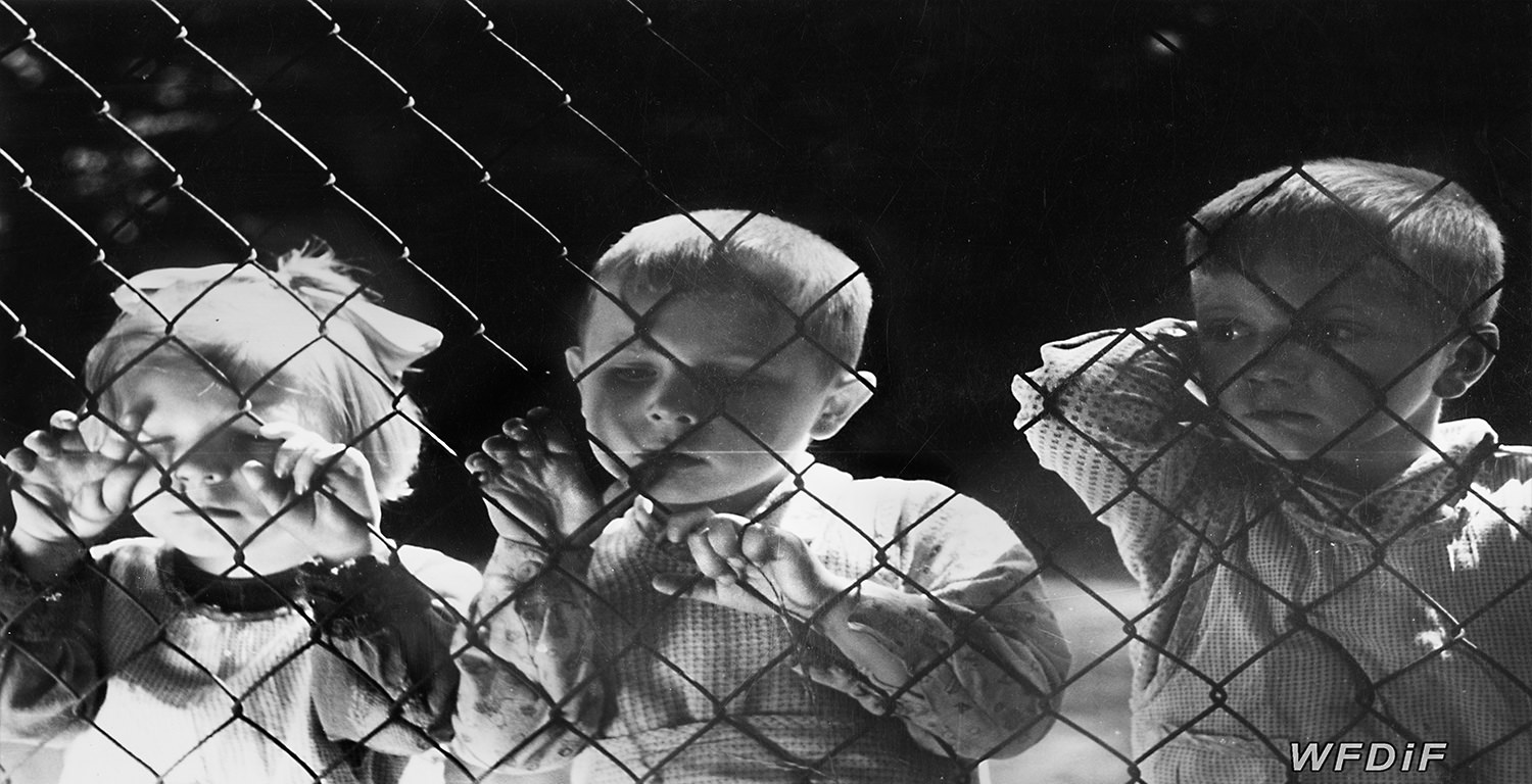 Dom Dziecka przy ul Gąsiorowskiego - 1958 r - kadr z filmu 'Sami na świecie' Danuty Halladin (WFDiF)