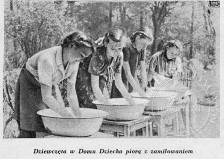 Wychowanki Domu Dziecka Robotniczego Towarzystwa Przyjaciół Dzieci - 1949 r (zbiory Małgorzaty Szturomskiej)