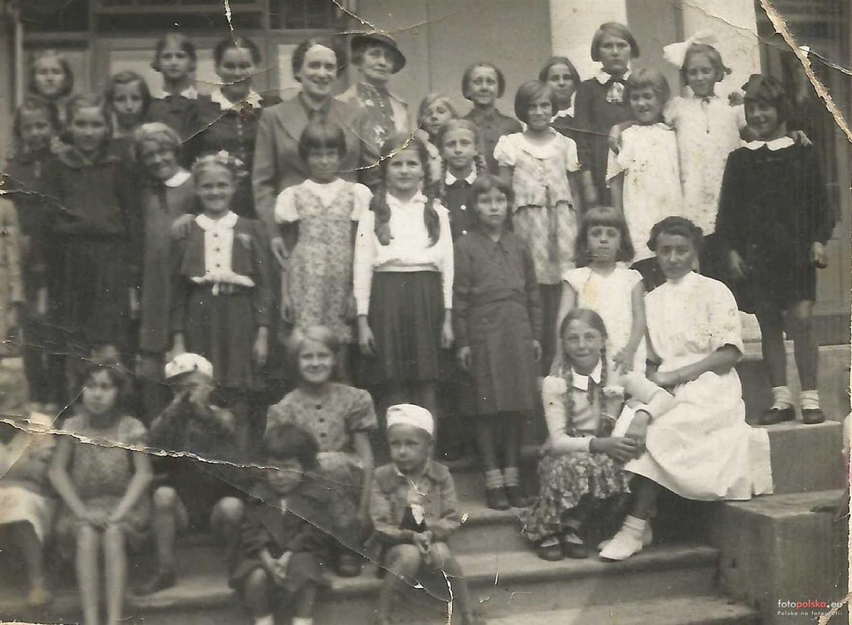 Kolonie w willi Corso dla dzieci Rodziny Wojskowej (lato 1939 r, źródło: Fotopolska)