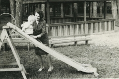 Plac zabaw przy Domu Dziecka w Klarysewie (1971 r - zbiory Jacka Staniszewskiego)