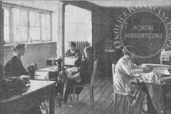 Szwalnia w Metodystycznym Domu Dziecka w Klarysewie (1922 r - zbiory Adama Zyszczyka)