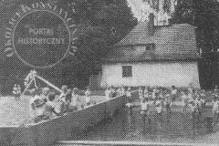 W ogrodzie Domu Dziecka ks. Boduena w Klarysewie (1932 r, zbiory Adama Zyszczyka)
