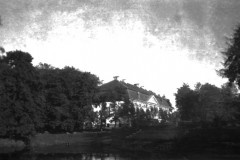 wrzesień 1939. Dwór z maskowaniem przeciwlotnicznymZdj. Teresy Potulickiej-Łatyńskiej