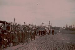 5 maja 1892 roku. Otwarcie kolejki na zdjęciu autorstwa Konrada Brandla. W tle widoczny Wilanów. Ze zbiorów Polona