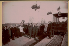 5 maja 1892 roku. Otwarcie kolejki na zdjęciu autorstwa Konrada Brandla. Ze zbiorów Polona