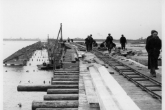 Odbudowa zniszczonego mostu, 1940, zb. Narodowe Archiwum Cyfrowe