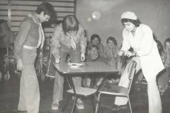 1R. lata 70-te, Gry harcerskie na sali gimnastycznej