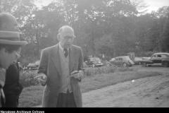 Jarosław Iwaszkiewicz, Antoni Słonimski, Obory 1948 (źródło: Narodowe Archiwum Cyfrowe)