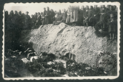 Pogrzeb Powstańców Warszawskich w Powsinie 28 marca 1945 r.