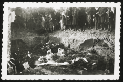 Pogrzeb Powstańców Warszawskich w Powsinie 28 marca 1945 r.