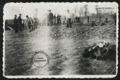 Pogrzeb Powstańców Warszawskich w Powsinie 28 marca 1945 r.