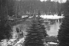 Wylanie Jeziorki w marcu 1947 r na terenie Konstancina (fot. Maria Chrząszczowa ze zbiorów Fundacji Archeologia Fotografii)