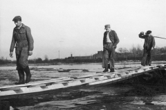 Wylanie Jeziorki w marcu 1947 r na terenie Mirkowa (Narodowe Archiwum Cyfrowe)