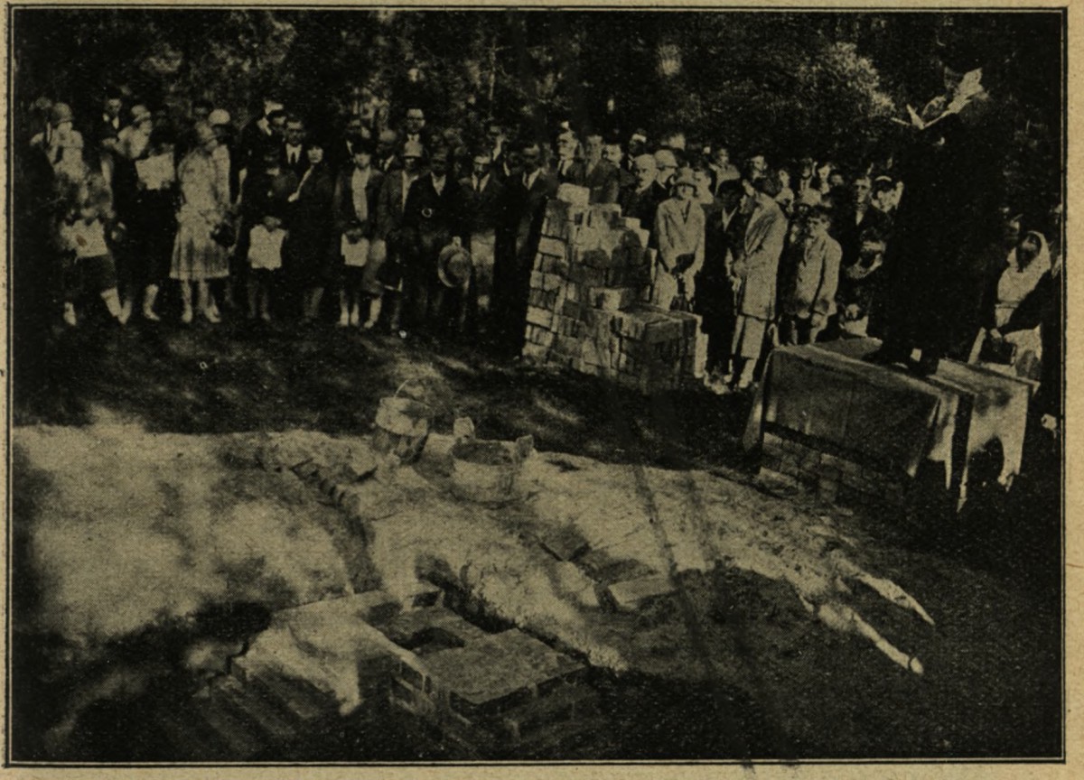 Uroczystość poświęcenia kamienia węgielnego pod budynek Tabity - 1928 r (Kalendarz Ewangeliczny 1929 r)